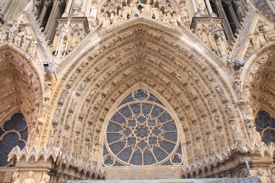 tympan et voussure &agrave; la cath&eacute;drale de Reims