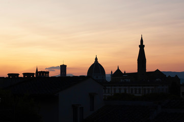 Obraz premium Sihouettes of landmarks from hill near at sunset in Florence, Italy. Santa Maria del Fiore in the evening