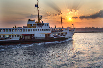 Fototapeta premium istanbul, ferry, sunset, Kadıköy, Istanbul, romantic, constantinople, sea