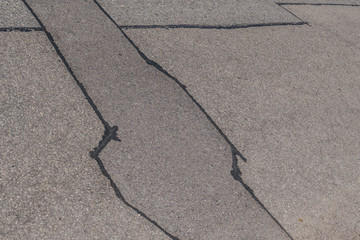 Obraz premium Strassenschäden an einer Teerstrasse