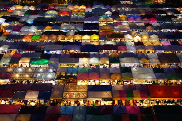 タイのナイトマーケット: Night market in Thailand