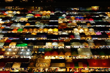 タイのナイトマーケット: Night market in Thailand