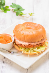 メンチカツバーガー