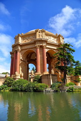 Fototapeta na wymiar Palace of Fine Arts near Golden Gate Bridge in San Francisco.
