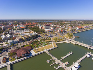 Obraz premium St. Augustine city aerial view including Plaza de la Constitucion, Cathedral Basilica of St. Augustine and Governor House, St. Augustine, Florida, USA.