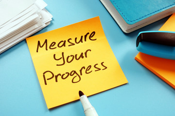 Measure your progress to achieve goals. Memo and marker.