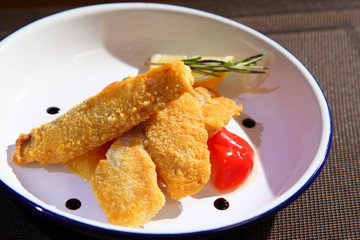 Grilled sea fish with grilled vegetables with green salad and white wine.
