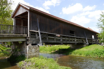 Überdachte Holzbrücke in Buchfart