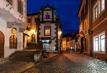 Obraz premium Empty street in old town Cesky Krumlov in Czech Republic at night. Famous place and travel destination in Europe