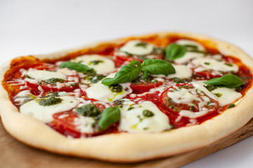 pizza with pesto tomatoes and mozzarella