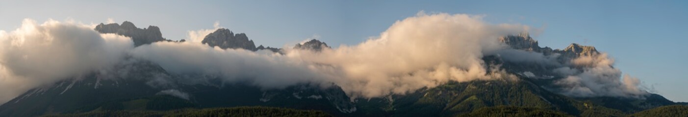 Wilder Kaiser Panorama mit vielen Wolken