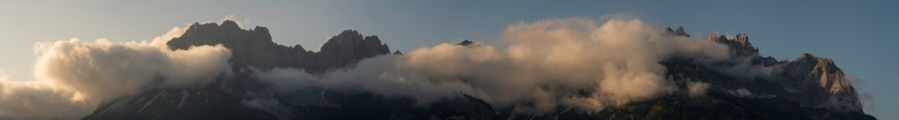 Wilder Kaiser Panorama mit vielen Wolken