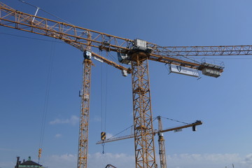 Naklejka premium Kräne auf einer Baustelle