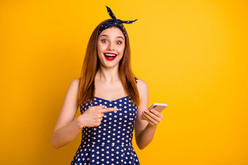 Portrait of nice-looking attractive lovely girlish pretty cheerful glad amazed straight-haired girl...