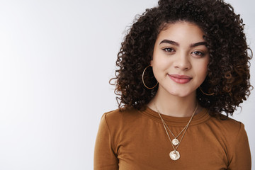 Close-up sassy good-looking stylish curly-haired mixed-race successful brunette woman smiling sensually pleased confident look camera sincere delighted good result, waiting beauty salon