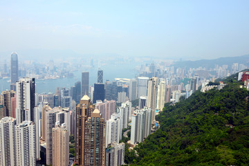 Fototapeta na wymiar Viele from Victoria Peak over Hong Kong and harbor with smog