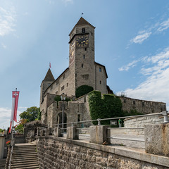 Fototapeta na wymiar view of the medieval castle and clock tower in Rapperswil