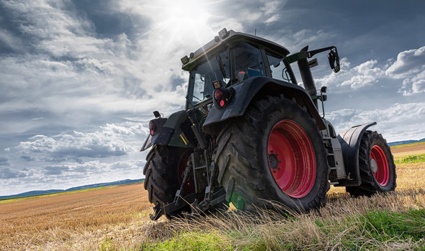 Fototapeta tractor closeup 2