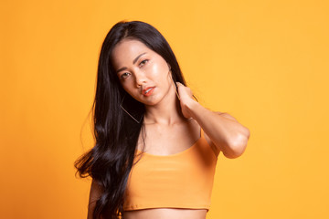 Obraz premium Young Asian woman got neck pain.