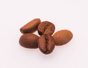 Obraz premium macro photo five coffee beans