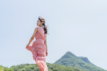 自然の中の女性