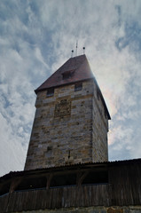 Fototapeta na wymiar mittelalterlicher Turm im Gegenlicht