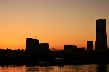 Fototapeta premium Mt. Fuji with urban sunset