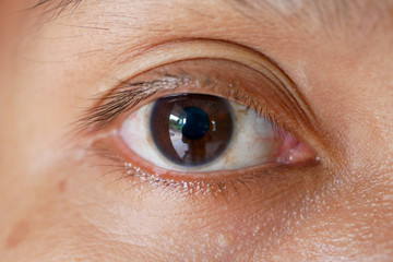 Obraz premium asia woman eye macro, the vision of the future and healthy life concept. view precise and straight to the target concept