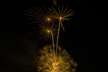 fondo de fuegos artificiales de colores detalles