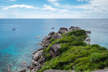 Fototapeta na wymiar Beautiful blue sea with the sky on viewpoint at Similan island