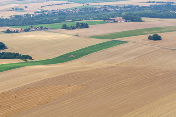 vue aérienne de plusieurs champs
