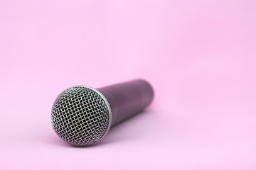 Fototapeta na wymiar Vocal silver microphone wireless for audio recordings, karaoke on pink background