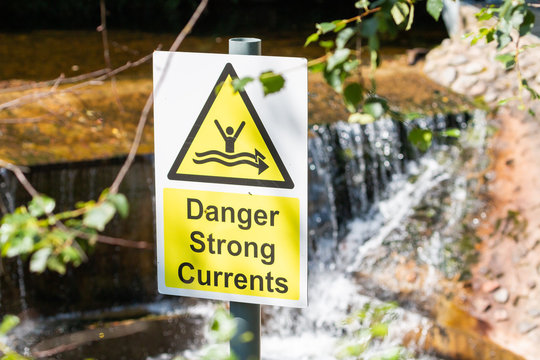 Danger stong currents warning sign