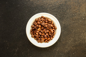 coffee beans (roasted coffee beans) Arabica and Robusta blend. Dark background. Top view . Copy space