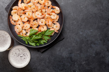 Draft beer and grilled shrimps