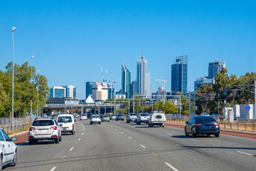 Highway driving into Perth Western Australia - obrazy, fototapety, plakaty