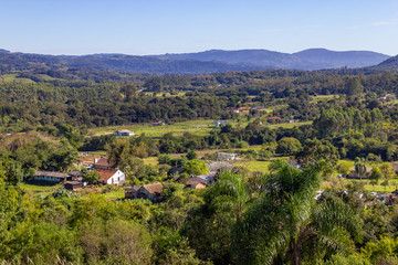 Fototapeta na wymiar Forest, mountains and farms in Santa Cruz do Sul