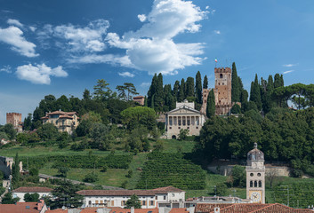 Conegliano, Treviso, panorama del colle con il Castello e le ville storiche tra vigne di prosecco