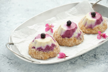 Nature Cookie with Blackberry Sweet Cream Cheese