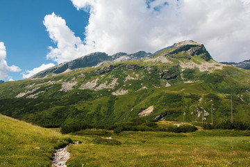Alpine Bergwelt - 282333169