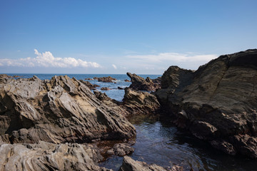 海岸の岩場の風景