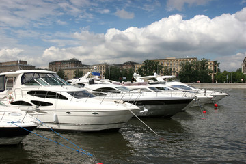 Fototapeta na wymiar Parking boats on the Moscow river.