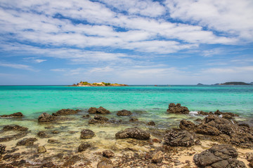 Fototapeta premium Beautiful tropical beach in Sameasarn island, Chonburi province, Thailand.