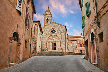 San Quirico d'Orcia, Siena, Tuscany, Italy: the medieval church Collegiata (12th century) - obrazy, fototapety, plakaty