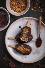 Batonnets de glace au chocolat et amandes