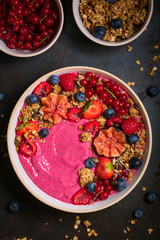 Smoothie fruits rouges framboises et myrtilles