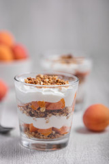 verre de yaourt abricots et granola