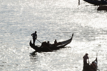 Fototapeta premium Sagoma di una gondola