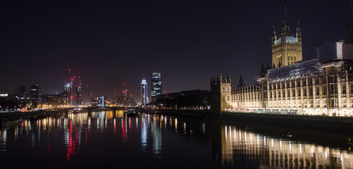Fototapeta na wymiar Thames and Houses of Parliament