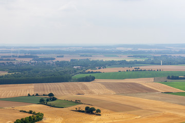 Obraz premium vue aérienne de plusieurs champs